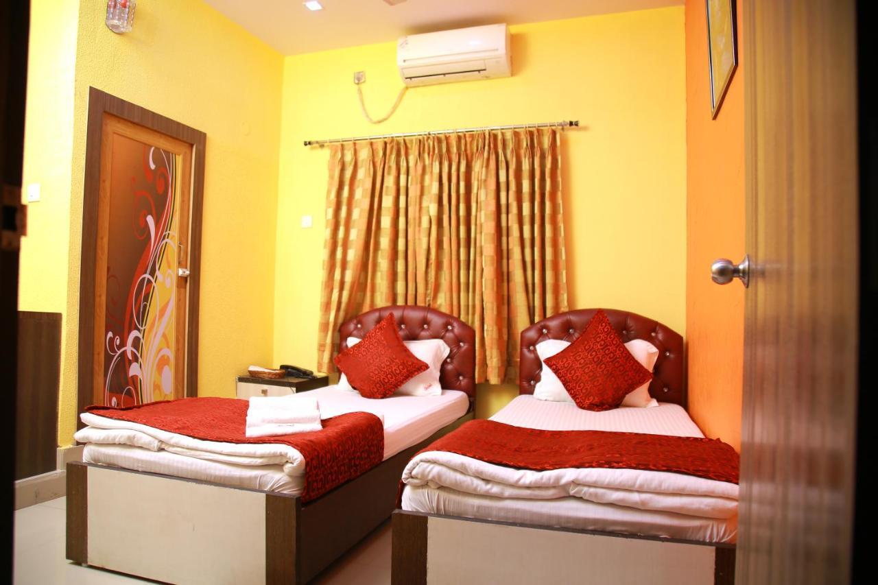 Babul Hotel Calcutta Buitenkant foto