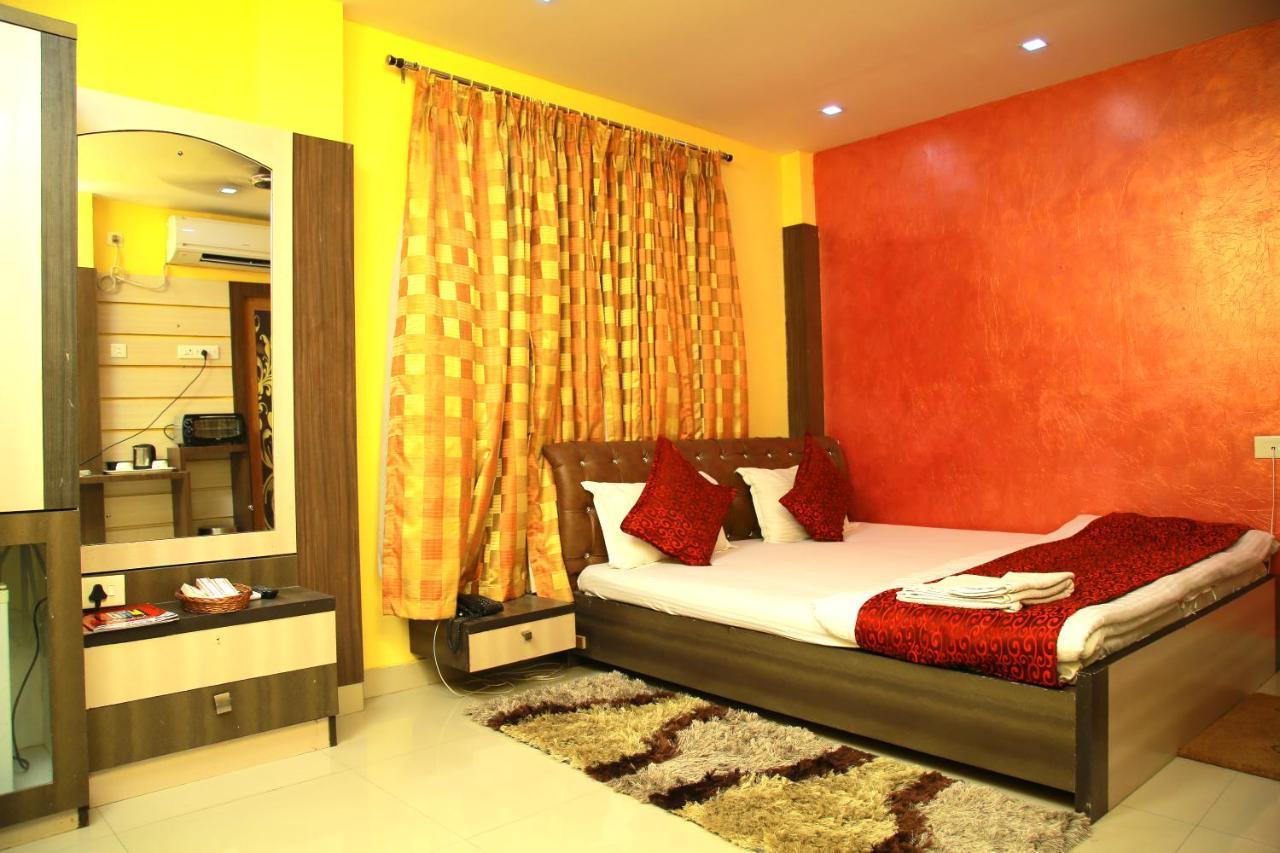 Babul Hotel Calcutta Buitenkant foto