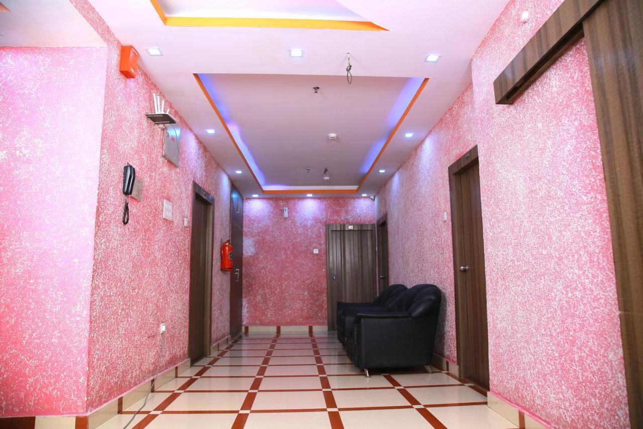 Babul Hotel Calcutta Buitenkant foto