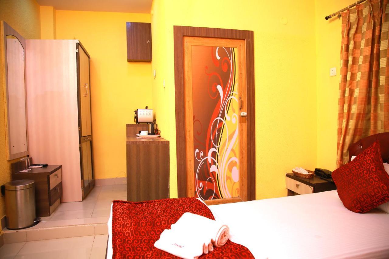 Babul Hotel Calcutta Buitenkant foto