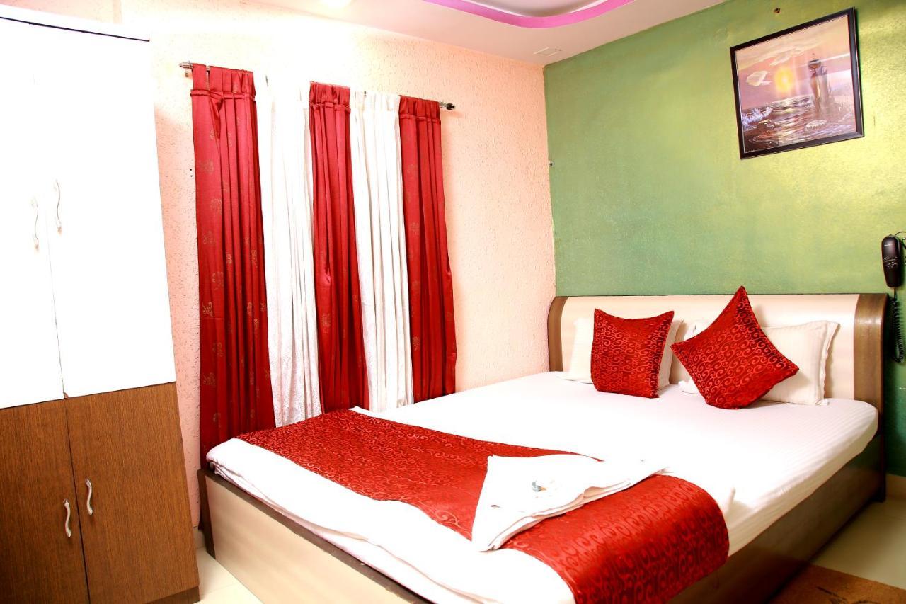 Babul Hotel Calcutta Buitenkant foto